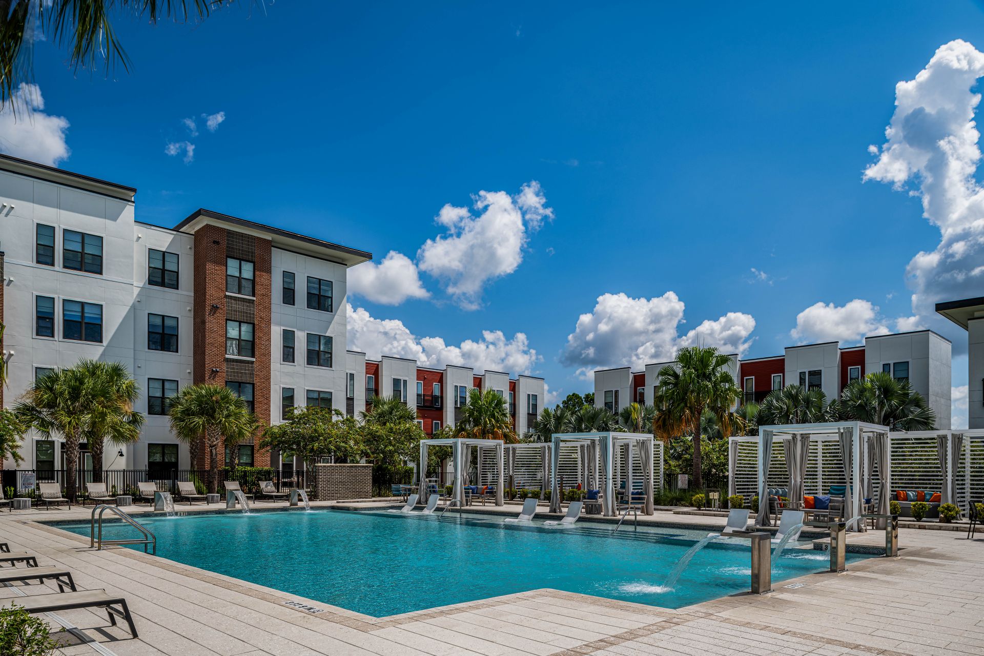 Mirrorton Apartments